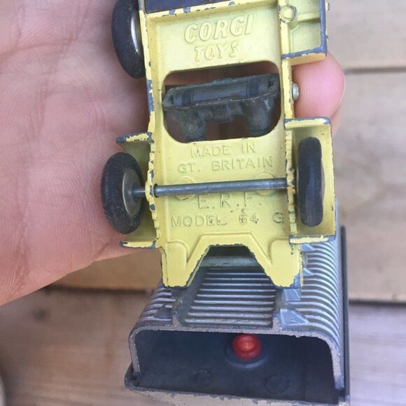 Vintage 1959 Corgi Toys 458 ERF Dumper Toy Car - Picture 5 of 12